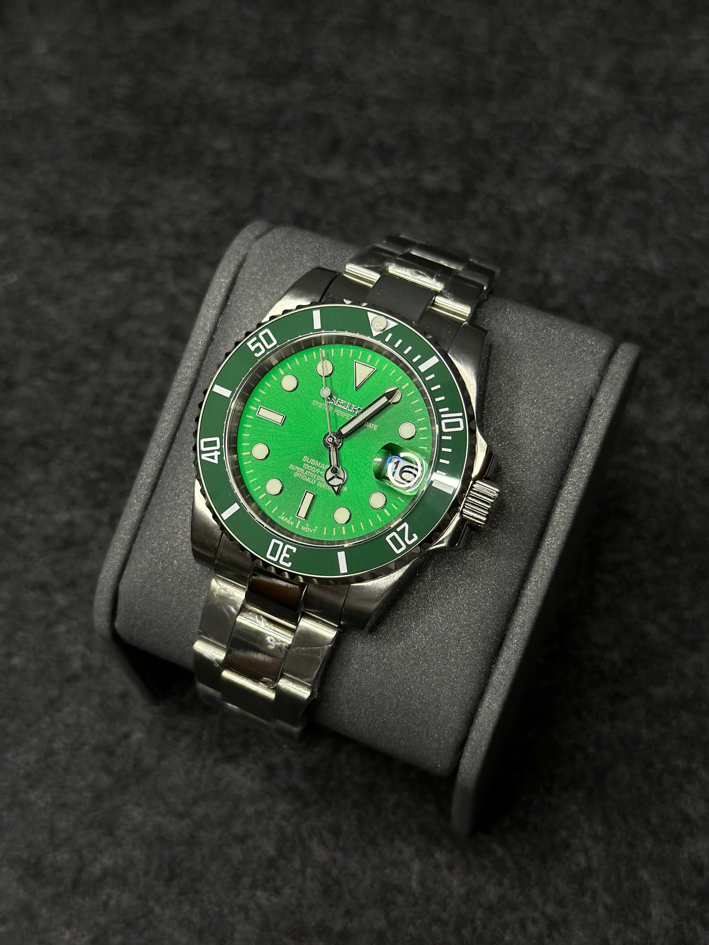 SEIKOMARINER HULK MEN'S MOD WATCH